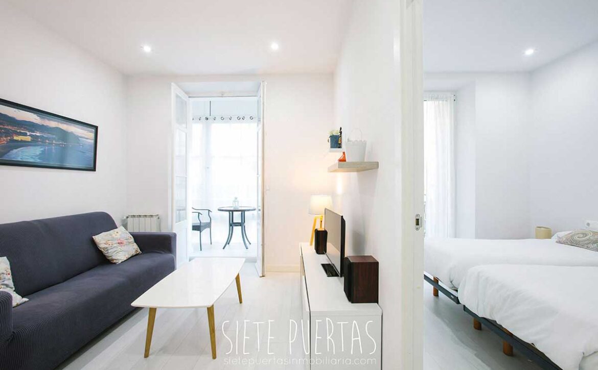 Piso en venta en la calle Euskal Herria junto a la Parte Vieja donostiarra en el centro de la ciudad a estrenar tras reforma.