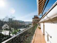 Comprar piso en calle Huertas en Gros, con terraza, 1 500 metros de la playa de La Zurriola y con plaza de garaje