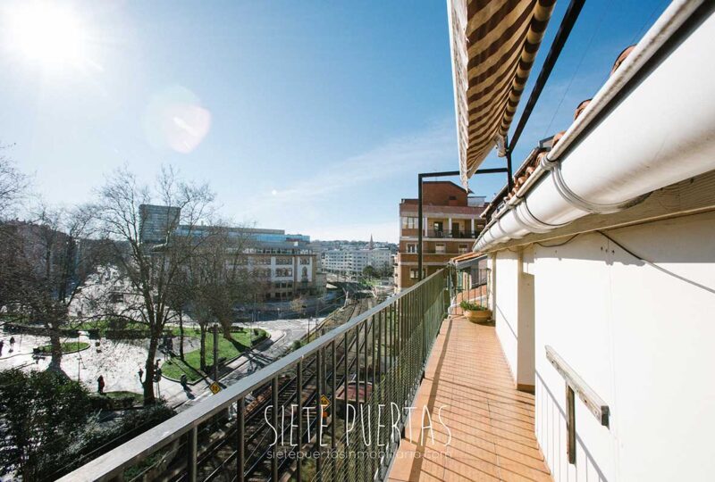 Comprar piso en calle Huertas en Gros, con terraza, 1 500 metros de la playa de La Zurriola y con plaza de garaje