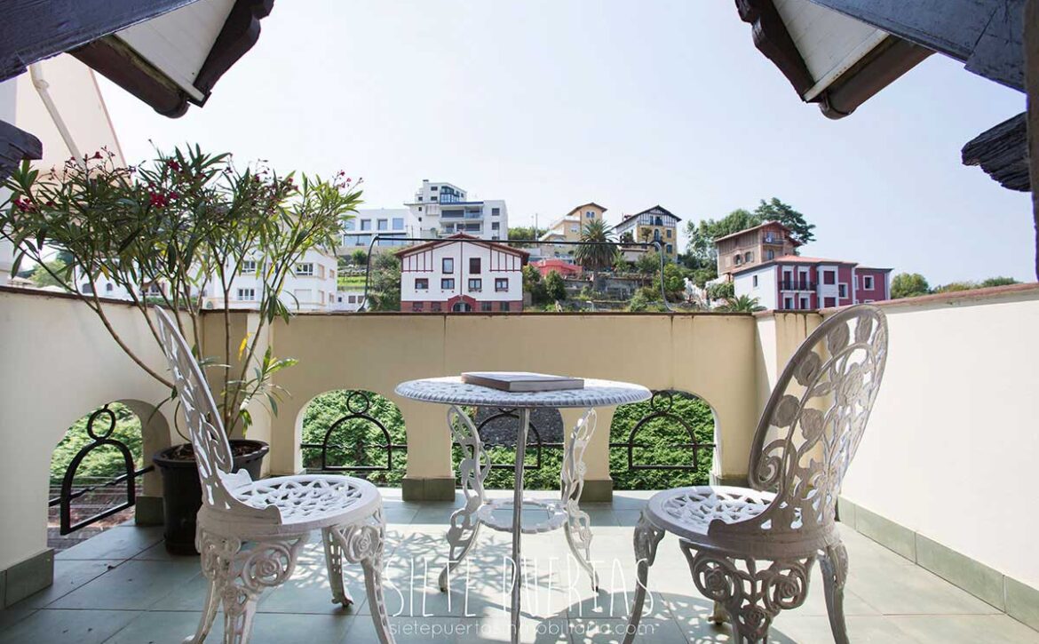 Pisazo en venta en avenida de Ategorrieta en Gros. Con terraza. Muy luminoso. Orientación sur y vistas despejadas.